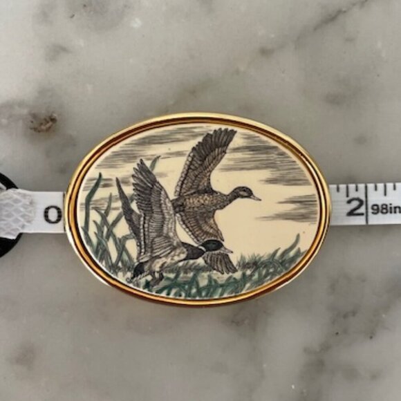 BARLOW Vintage Flying Mallard Scrimshaw Style Brooch Pin - Picture 11 of 13